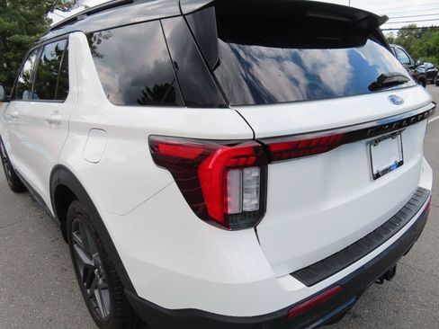 Used 2025 Ford Explorer ST AWD/4WD image 11