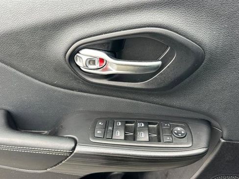 Used 2015 Jeep Cherokee Latitude w/ Comfort/Convenience Group image 10