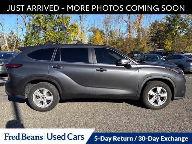Used 2023 Toyota Highlander LE FWD image 9