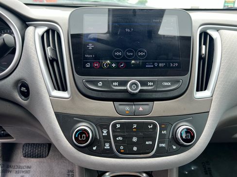 Used 2025 Chevrolet Malibu LT image 34