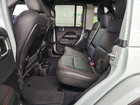 Used 2024 Jeep Wrangler Unlimited Rubicon image 13