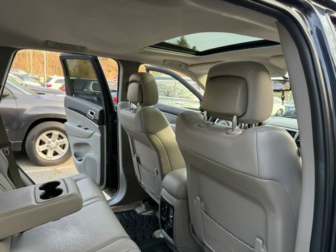 Used 2012 Jeep Grand Cherokee Laredo image 15