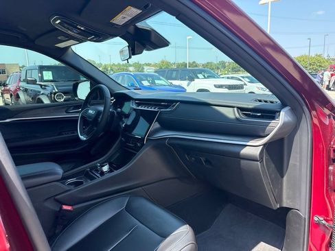 Used 2025 Jeep Grand Cherokee Limited AWD/4WD image 27