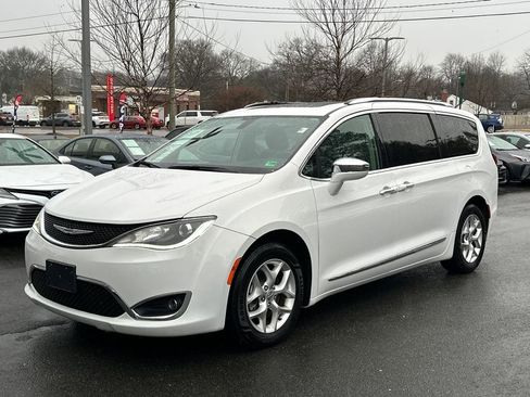 Used 2019 Chrysler Pacifica Limited image 2