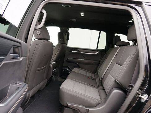 Used 2025 GMC Acadia Elevation image 18