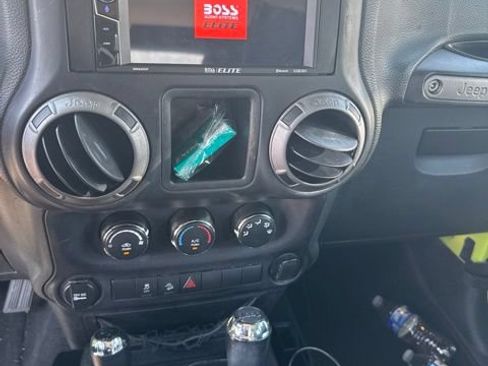 Used 2016 Jeep Wrangler Unlimited Sport w/ Connectivity Group AWD/4WD image 3