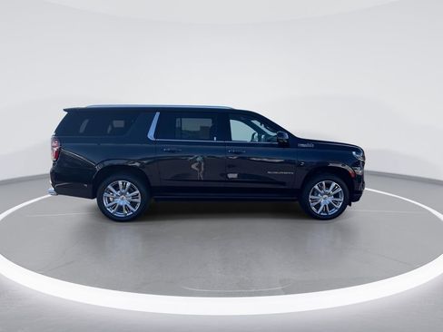 Used 2024 Chevrolet Suburban High Country AWD/4WD image 9