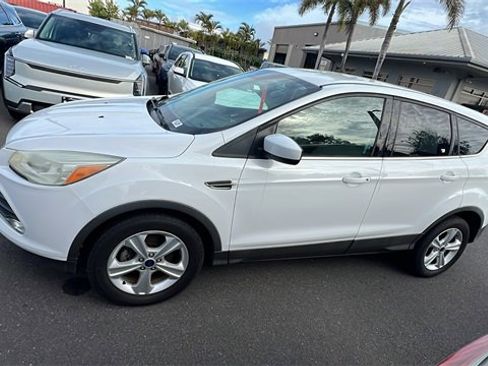 Used 2016 Ford Escape SE image 2