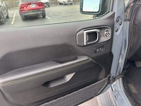Used 2025 Jeep Wrangler Unlimited Sahara AWD/4WD image 21