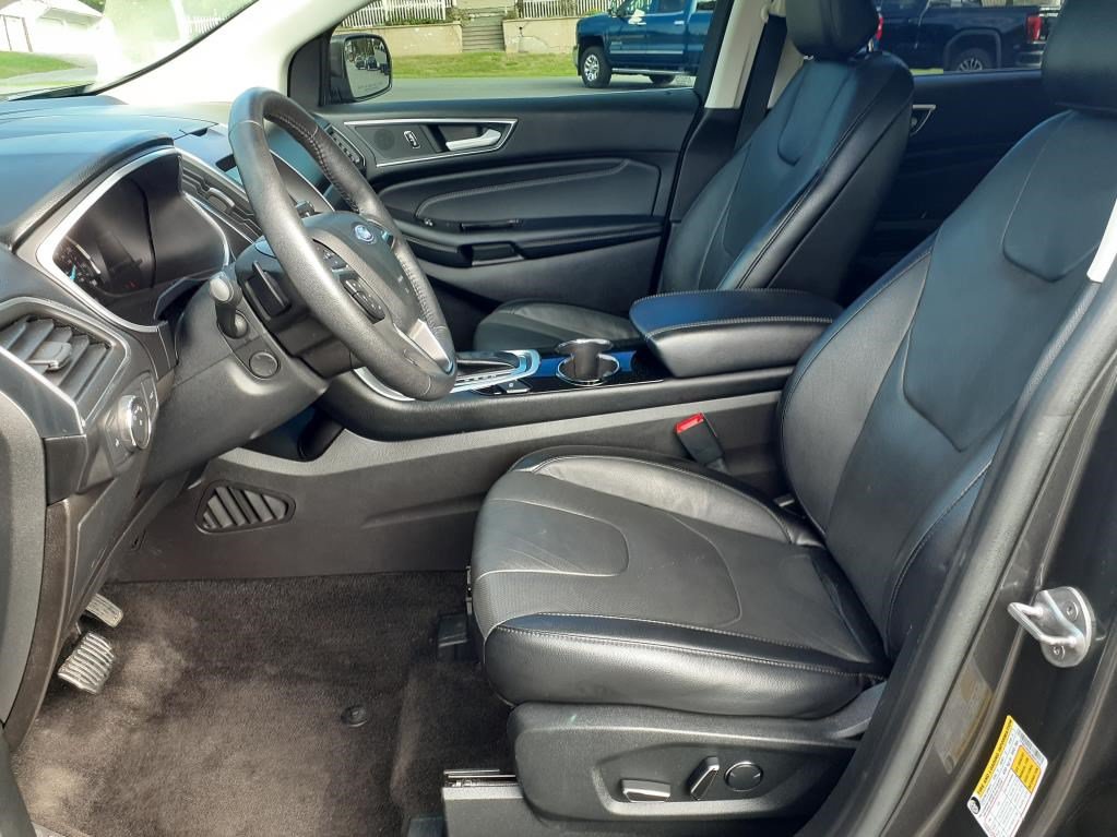 Used 2018 Ford Edge Titanium w/ Equipment Group 301A AWD/4WD image 14