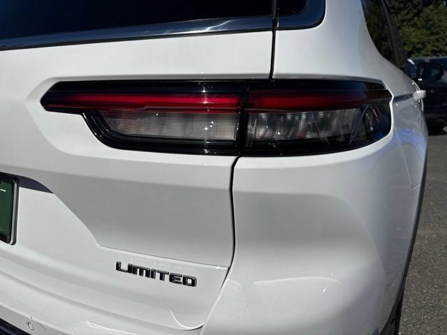 Used 2023 Jeep Grand Cherokee L Limited w/ Luxury Tech Group II AWD/4WD image 36