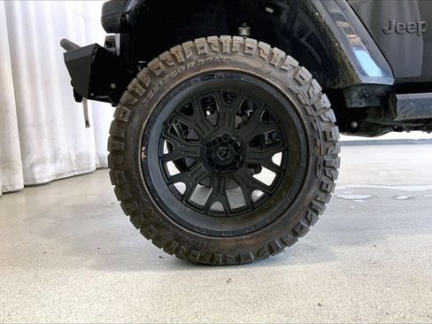 Used 2022 Jeep Gladiator Overland AWD/4WD image 6