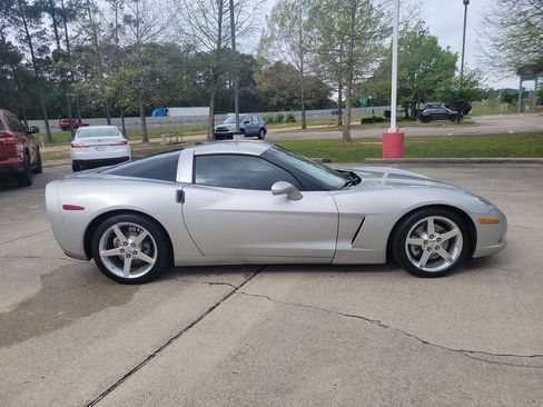 Used 2005 Chevrolet Corvette Coupe w/ Preferred Equipment Group image 9
