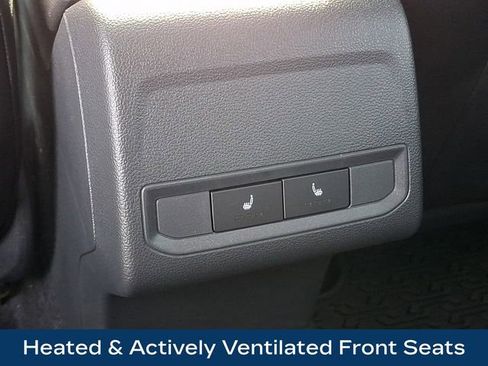 Used 2025 Volkswagen Jetta SEL image 13