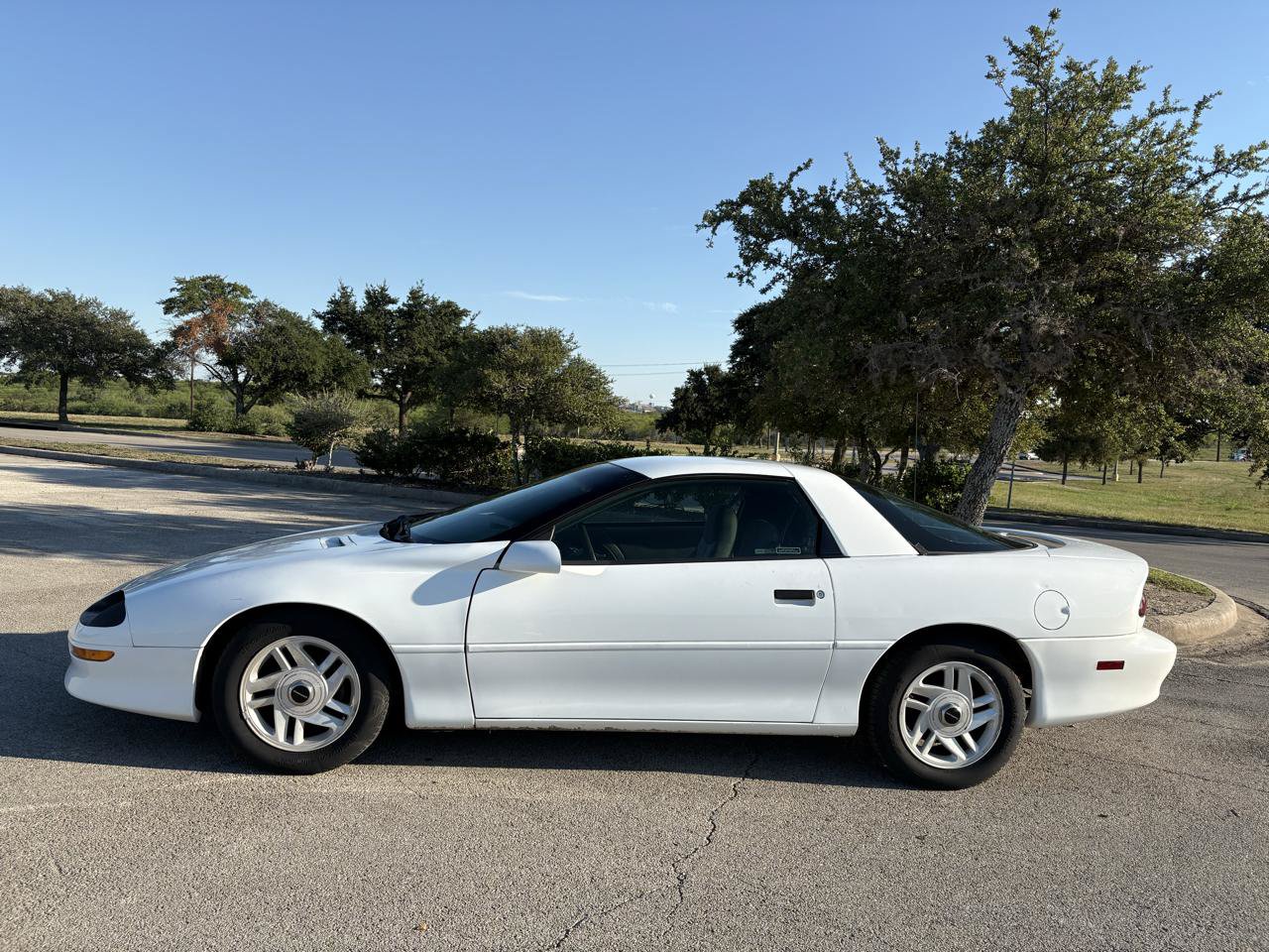 Used 1995 Chevrolet Camaro LT RWD image 2