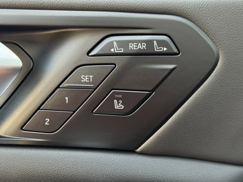 Used 2024 BMW X7 xDrive40i AWD/4WD image 18