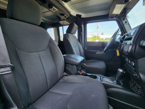 Used 2017 Jeep Wrangler Unlimited Sport AWD/4WD image 39