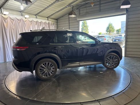 Used 2022 Nissan Pathfinder SL w/ SL Premium Package FWD image 4