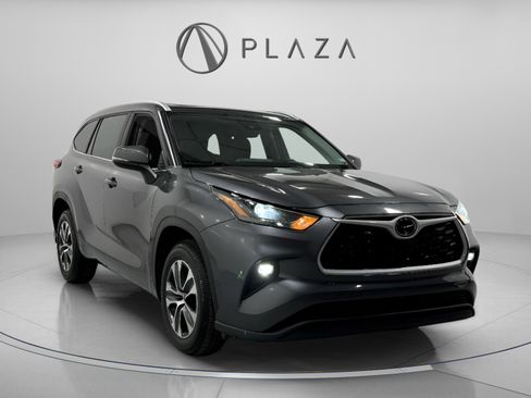 Used 2024 Toyota Highlander LE image 7