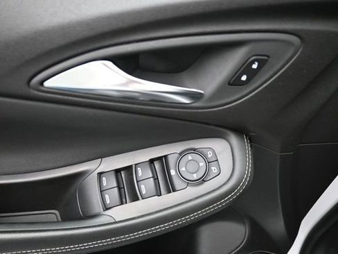Used 2025 Buick Encore GX Preferred AWD/4WD image 13