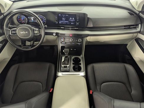Used 2022 Kia Carnival LX image 15