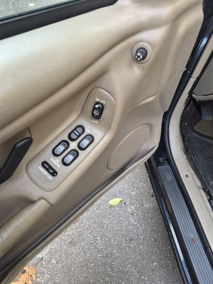 Used 1996 Buick Skylark Custom FWD image 10