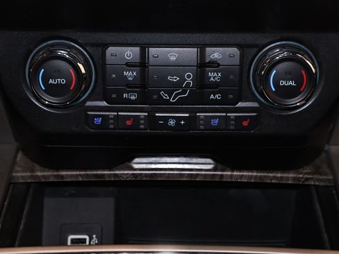 Certified 2019 Ford F350 Lariat w/ Lariat Ultimate Package AWD/4WD image 35