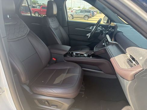 Used 2025 Ford Explorer Platinum w/ LUX Leather Package AWD/4WD image 12