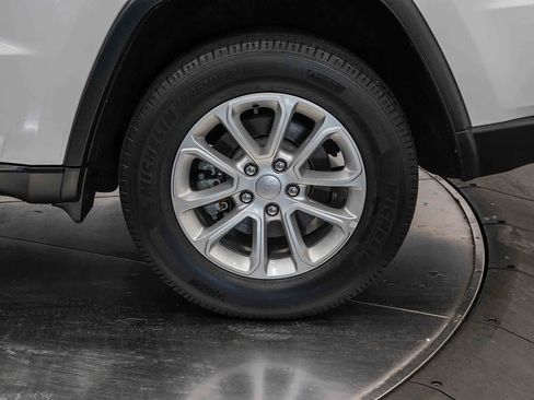Used 2021 Jeep Grand Cherokee Laredo RWD image 10