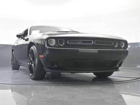 Used 2019 Dodge Challenger SXT image 61