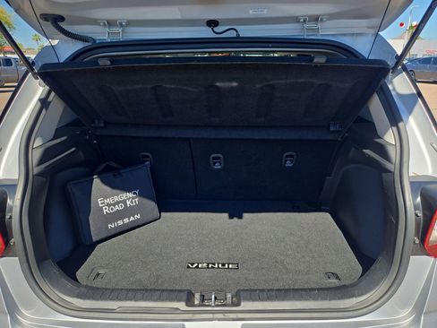 Used 2025 Hyundai Venue SE image 12