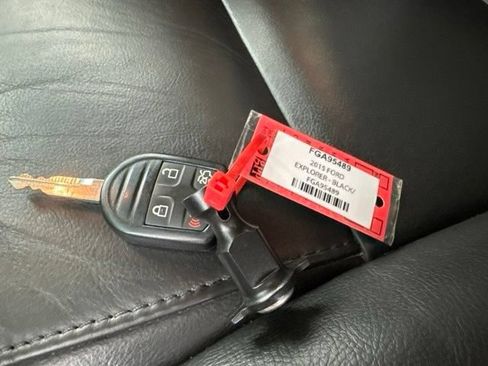 Used 2015 Ford Explorer XLT w/ Equipment Group 202A FWD image 31