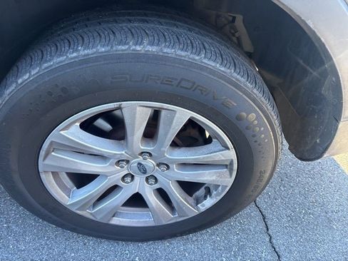 Used 2018 Ford Explorer XLT w/ Equipment Group 202A image 7