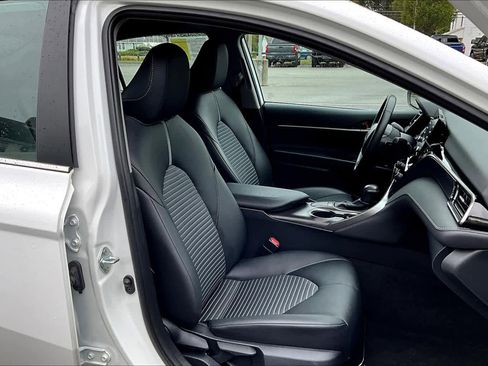 Used 2023 Toyota Camry SE image 11