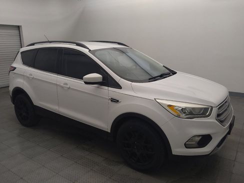 Used 2017 Ford Escape SE w/ Equipment Group 201A FWD image 11