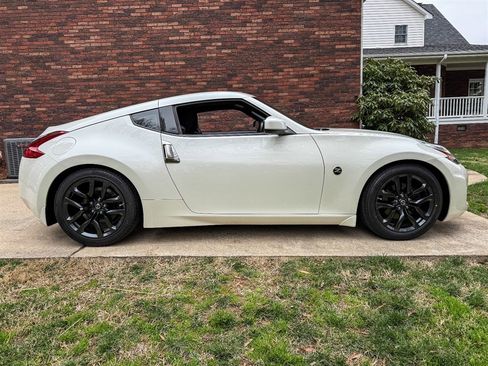 Used 2020 Nissan 370Z Coupe image 35