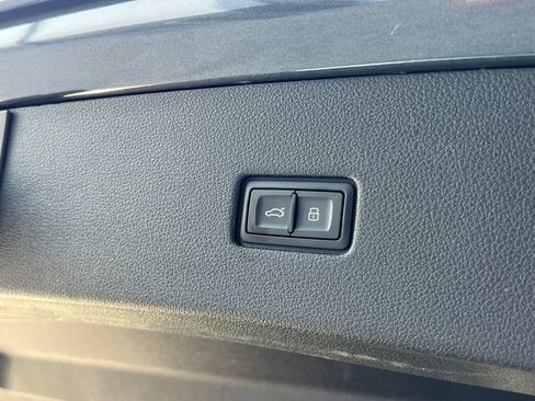 Used 2024 Audi SQ8 Prestige AWD/4WD image 25