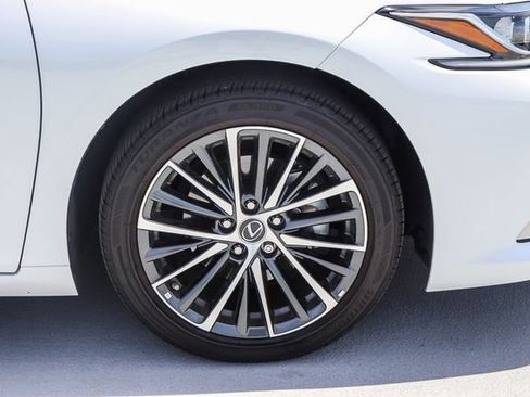 Used 2025 Lexus ES 350 w/ Premium Package FWD image 10