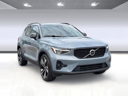 Certified 2023 Volvo XC40 B5 Plus w/ Climate Package AWD/4WD image 7