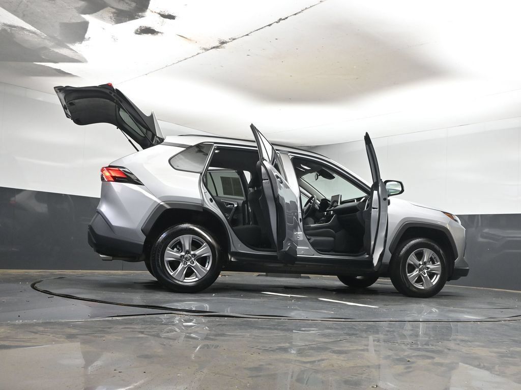 Used 2025 Toyota RAV4 XLE FWD image 44