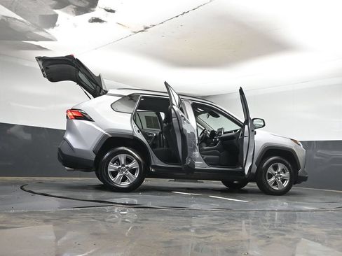 Used 2025 Toyota RAV4 XLE FWD image 44