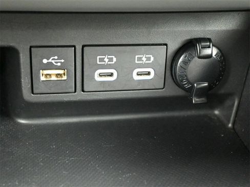 Used 2023 Toyota Highlander LE image 13