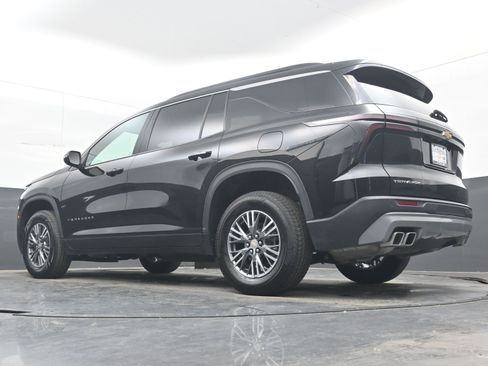 Used 2025 Chevrolet Traverse LT FWD image 28