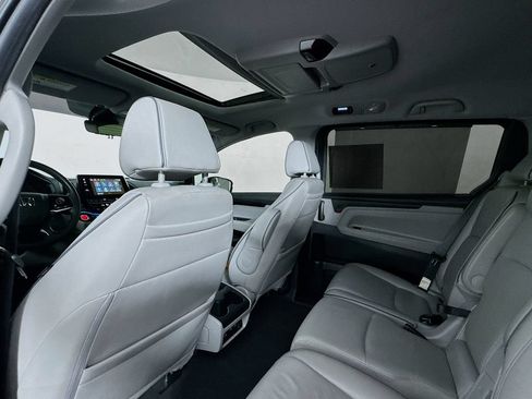 Used 2024 Honda Odyssey Elite image 19