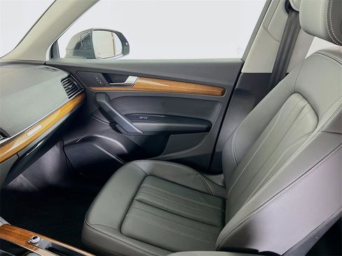 Used 2024 Audi Q5 2.0T Premium image 22