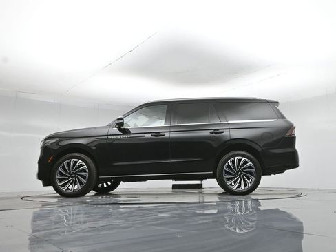 Used 2025 Lincoln Navigator Black Label AWD/4WD image 6