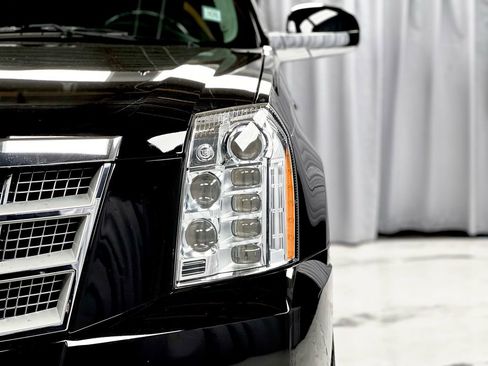 Used 2014 Cadillac Escalade ESV Platinum image 3