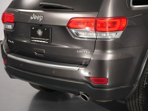 Used 2018 Jeep Grand Cherokee Limited AWD/4WD image 11