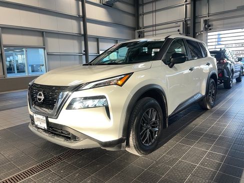 Used 2023 Nissan Rogue S image 3