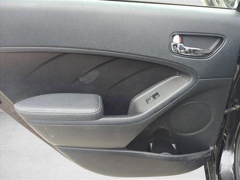 Used 2017 Kia Forte S FWD image 8